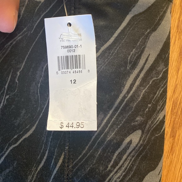 GapFit Teen Leggings Blackout B-Waist Marble True Black. Size 12. NEW WITH TAGS - Picture 8 of 16